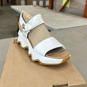 NWT - Sorel Kenetic sandal